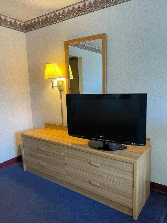 Days Inn By Wyndham Phoenix West Екстер'єр фото