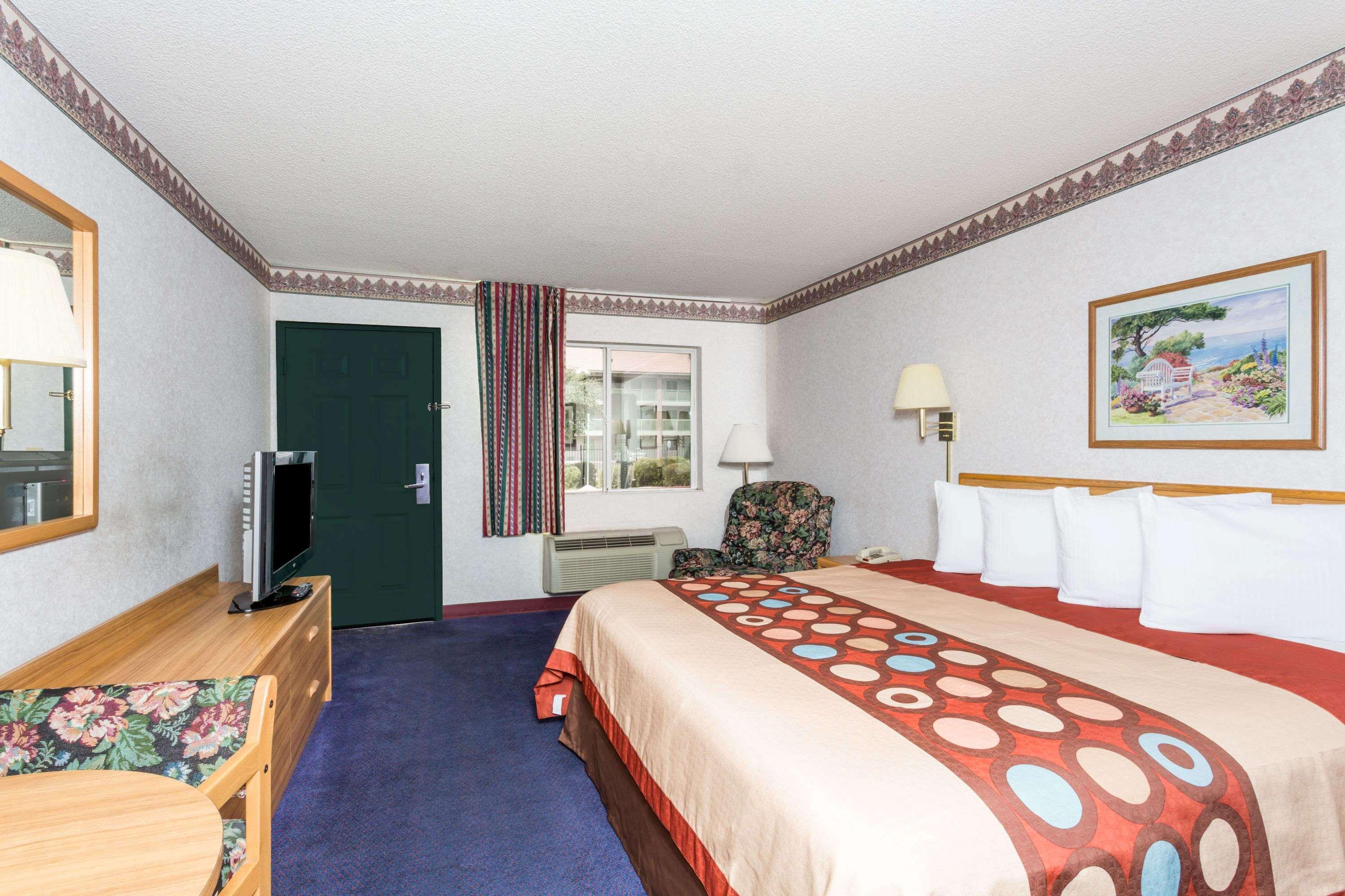 Days Inn By Wyndham Phoenix West Екстер'єр фото